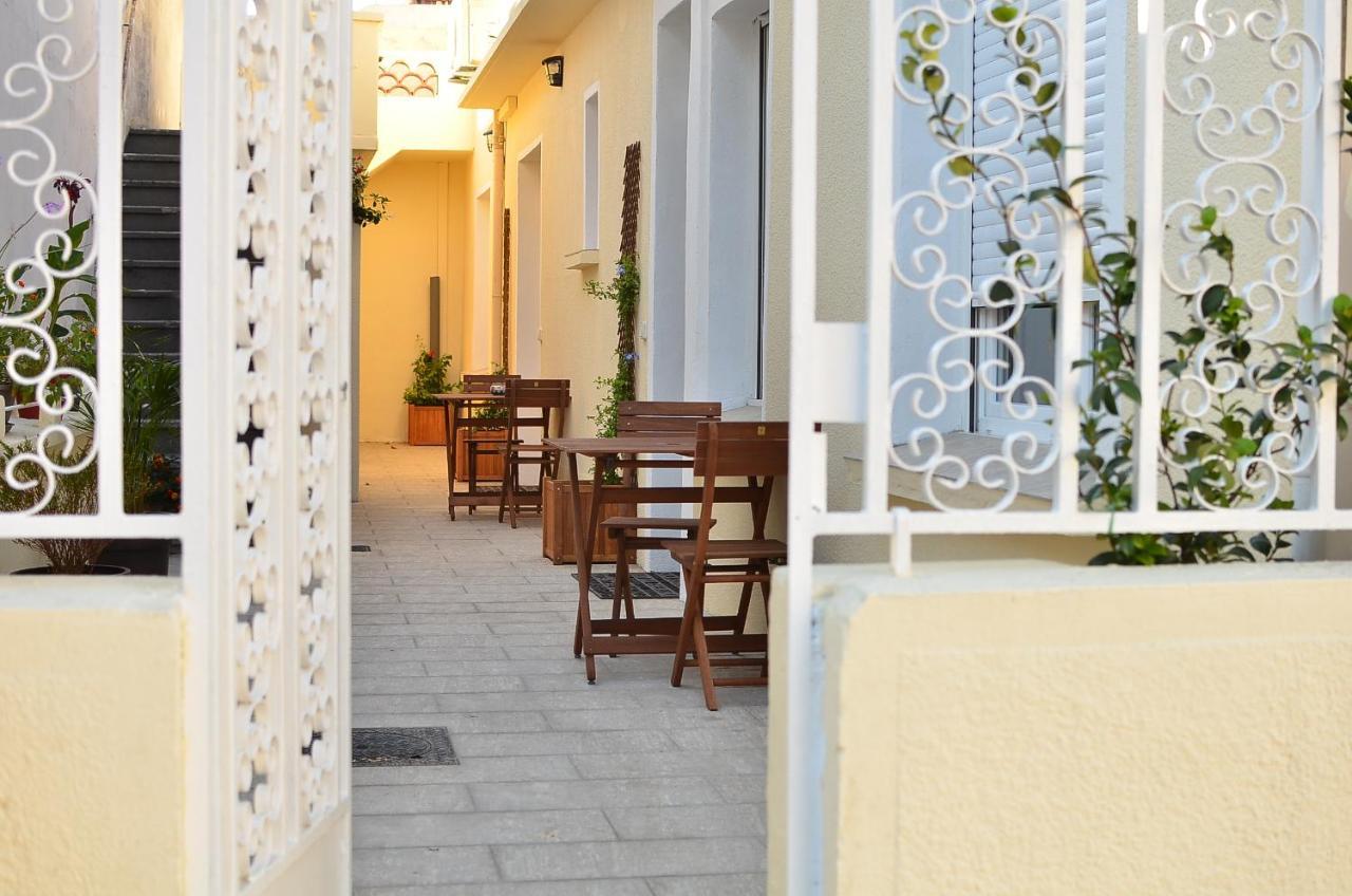 Mistral Appartements Port-Saint-Louis-du-Rhone Exterior photo