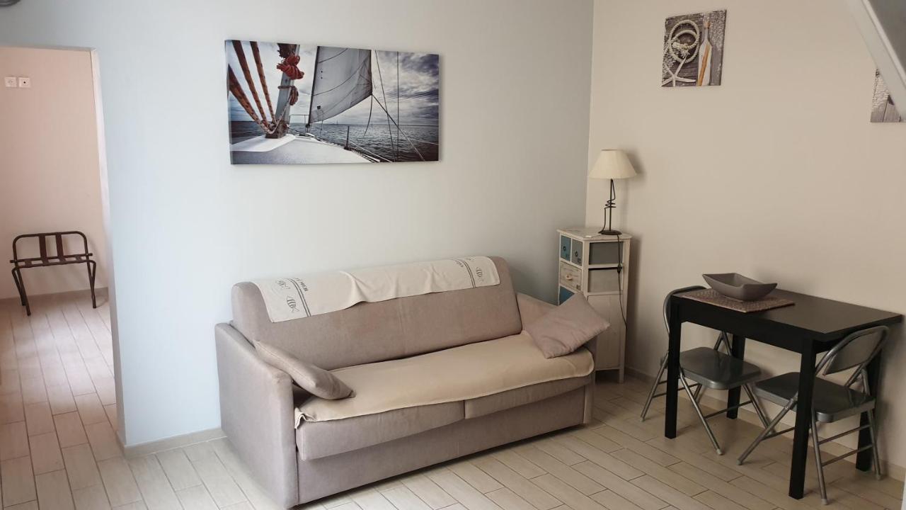 Mistral Appartements Port-Saint-Louis-du-Rhone Exterior photo