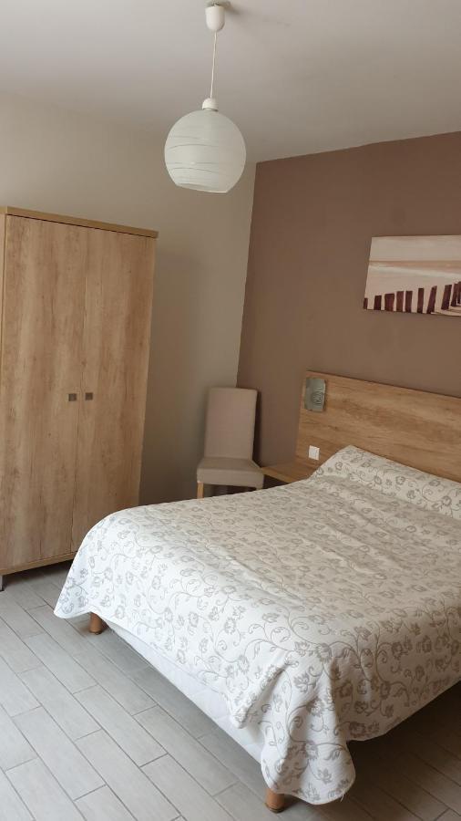 Mistral Appartements Port-Saint-Louis-du-Rhone Exterior photo